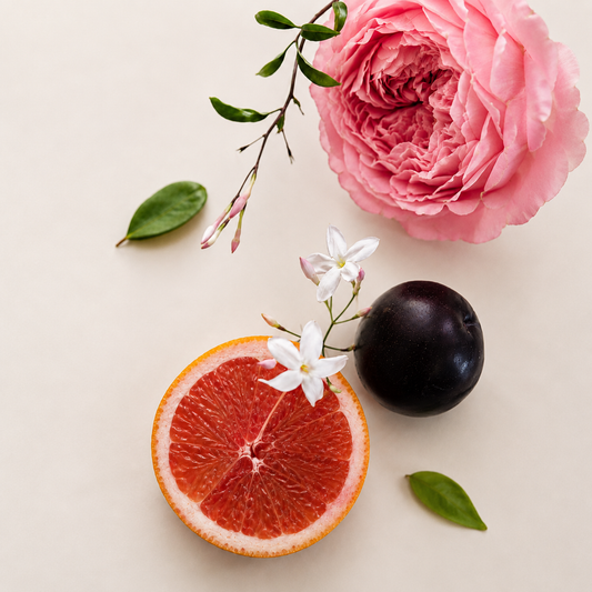 MADORIS Midnight Kiss reed diffuser fragrance notes with grapefruit, rose and floral amber.